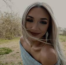 Savannah Gamble's Instagram, Twitter & Facebook