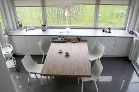 Programme englobant des cuisines modernes, traditionnelles et individuelles. Cuisine Leicht Lille Modele Classic Ff C Laque Mate Coloris Merino Table En Stratifie Bois Coloris Black Cuisine Leicht Cuisine Haut De Gamme Plan De Travail