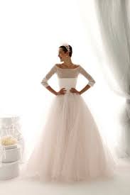 Le Spose Di Gio I Love The Elegant Simplicity Of Their Gowns Wedding Dresses Bridal Gowns Wedding Attire