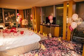 Booking hotel rooms for families of six or more. Man Turns Hotel Room Into Fairytale Surprise Proposal For His Girlfriend