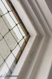 Fenstersicherung Fur Katzen Ohne Bohren Diy In 2020 Fenstersicherung Katzen Wohnungen Katzen