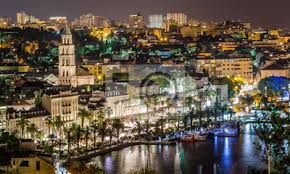 Nächste zeitumstellung, wetter, vorwahl und uhrzeiten für sonne & mond in split. Nacht Stadtbild Stadt Von Split Kroatien Luftbild Auf Nacht Fototapete Fototapeten Ufer Stadtlandschaft Romanische Myloview De