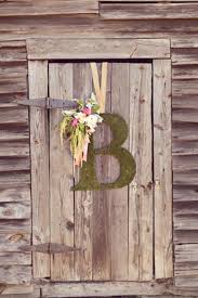 With careful planning and coordination, however, a barn can go from rustically simple to romantically gorgeous. Picture Of Inspiring Barn Wedding Exterior Decor Ideas
