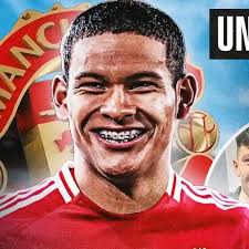 🚨 𝐁𝐑𝐄𝐀𝐊𝐈𝐍𝐆: Manchester United are in active talks with Cerro  Porteno for 17 year old left back Diego León as talent for the future!  🔴🇵🇾 Similar to Sekou Koné deal last summer,