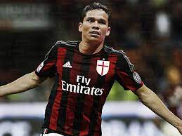 Carlos arturo bacca ahumada is a columbian professional footballer who currently plays as a striker for the club villarreal and columbian national football team. Fix Carlos Bacca Wechselt Vom Fc Sevilla Zum Ac Milan Goal Com