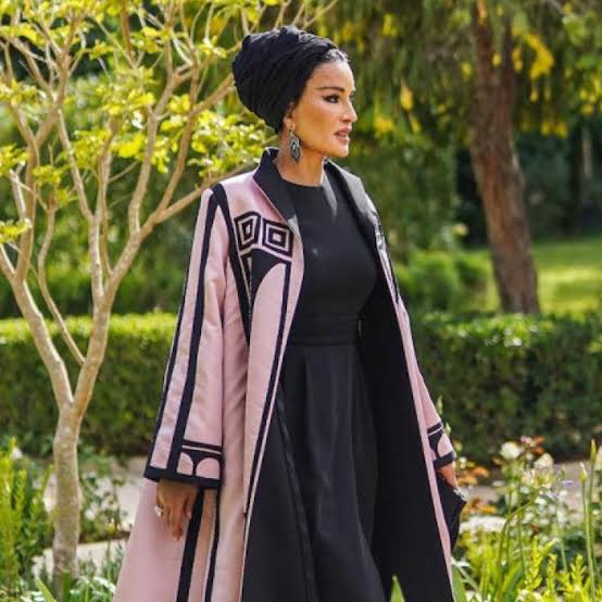 ARRASÓ EN LA BODA EN JORDANIA: La jequesa de Catar Moza bint Nasser: así se está comprando Londres | Mujerhoy
