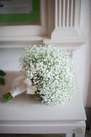 Tropical wedding bouquets have stuck around the last several years. Gelin Cicegi Cicegi Gelin Flower Bouquet Wedding Wedding Flower Arrangements Simple Wedding Bouquets
