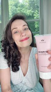 Yes, I’m a dork but it WORKS! ByeBye butt acne! 🍑 #getpeachy @MAELYS  Cosmetics #honestreviews #bikiniseason #summervibes #tiktokshop