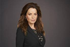 Les 22 épisodes de la saison 4 de supergirl ont été diffusés entre octobre 2018 et mai 2019 sur the cw. Supergirl Saison 3 Kara Change De Mere Erica Durance Remplace Laura Benanti Critictoo Series Tv