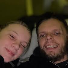 Two Staffordshire Bull Terriers were found emaciated, while four puppies  lying in their own faeces were found in a crate without food or water.  Click the link in our bio for the