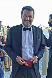 In un'intervista a libero matteo salvini ha spiegato cosa intendesse con l'espressione pieni poteri salvini ha ridimensionato la questione affermando che intendeva pieni poteri per un eventuale. Venedigs Renaissance September 2020online Merker