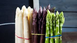 C'est avec l'asperge que commence véritablement le printemps. Asperges Cuisson Les Eplucher Ou Non Vertes Ou Blanches Leurs Bienfaits L Express Styles