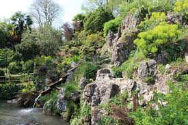 Der österreichischer künstler andré heller ist seit 1988 besitzer vom garten und dessen villa. Botanischer Garten Gardone Wikipedia