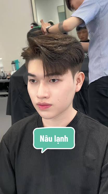 Kiểu tóc side part nhuộm nâu lạnh cho nam 2024