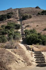 The community center has four administrative offices and a small meeting room. Hiking Trails Near Kenneth Hahn State Recreation Area