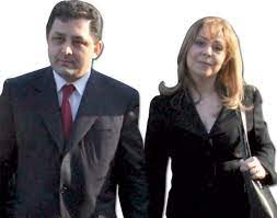 Vanghelie und seine frau charlotte haben einen sohn, alexandru (geb. Vanghelie Si Sotia Se Chinuie Sa Mai Faca Un Copil