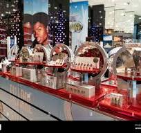 Mac makeup store hi-res stock photography and images - Alamy