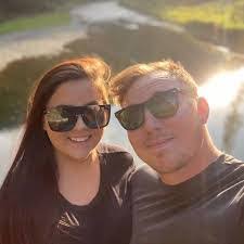 Wanda Schatz's Instagram, Twitter & Facebook