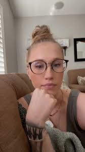 Samantha Barbara's Instagram, Twitter & Facebook