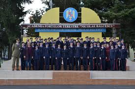 De exemplu, marți făceai doar instrucție, iar toate cursurile din ziua. Tinerii Cantemiristi In Vizita La Academia Fortelor Terestre