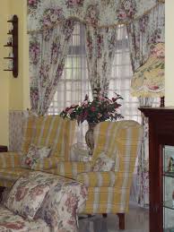 Pada masa itu iklan dalam bahasa melayu lahir sebagai terjemahan daripada iklan dalam bahasa inggeris, maka kebanyakan iklan adalah sangat berbau inggeris. Top Gambar Hiasan Ruang Tamu Ala Inggris Rumah Minimalis Sobat