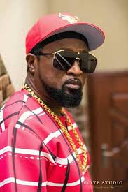 Pour aider la star, continuons à télécharger notre nouvel album Formidable  sur la chaîne youtube(werrason officiel ) En ce moment, je suis entrain  d'écouter esclave d'Amour (pardon chérie Tsia nga nanu---)