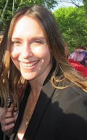 She started her acting career with disney series 'kids incorporated' in the 90s. Jennifer Love Hewitt Wikiwand