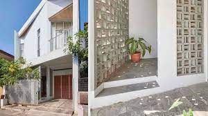 Lalu hal lain yang membuat desain fasad rumah terasa minimalis adalah soal bukaan untuk pintu dan jendela. Inspirasi Desain Rumah Minimalis Eklektik Simpel Luar Dalam Yang Bikin Lapang Lifestyle Liputan6 Com