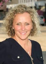 Kotter asks for her job back