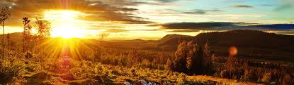 Finland oppleves best i de varme sommermånedene frem til september, men lappland er best når myggesvermene har forsvunnet ca i september. Reisetipps Informatiionen Finnland Berge Meer