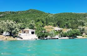 Neucharmantes haus nah am meer mit weg zum schönen badestrand der ostküste. Villa Villa Chelona Direkt Am Meer In Nydri Lefkada Griechenland Mieten Micazu