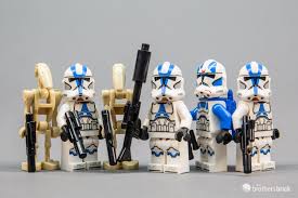 The legion was distinguished by their purple coloring, signifying the color of windu'slightsaber. Lego Star Wars 75280 501st Legion Clone Troopers With At Rt Barc Speeder Review The Brothers Brick The Brothers Brick