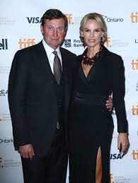 Wayne gretzky stepped down from his post as vice chairman of the edmonton oilers on thursday. Wayne Gretzky S 5 Kids And Beautiful Wife Janet Jones Inside The Nhl Legend S Family