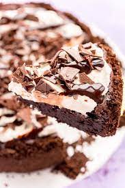 This Mississippi Mud Pie Is A Rich And Indulgent Dessert Made With Flourless Chocolate Filling Topped With In 2021 Mississippi Mud Pie Mud Pie Recipe Delicous Desserts
