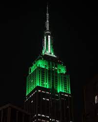 4 902 Me Gusta 23 Comentarios Empire State Building Empirestatebldg En Instagram It S New York City Pictures Empire State Building New York City Lights