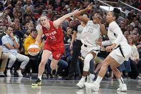 Caitlin Clark's emotional reunion with former Iowa teammate; Indiana Fever  lose to Las Vegas Aces | Marca