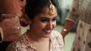 A visit to DESIGN STORY by Dona James.