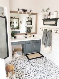 Vintage and rustic, the farmhouse style takes us to simpler times, where the smart technology was not invading our everyday lives and where the bath was a luxury enjoyed with a nice book and a bunch of. 25 Farmhouse Bathrooms That Invite In Shelterness