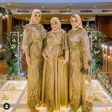 Sehingga akan bagus ketika digunakan. Intip 50 Model Kebaya Khusus Wanita Bertubuh Gemuk Bikin Langsing Dan Pangling Era Id