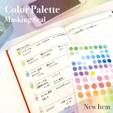 本日は9月新商品紹介 第2段 マスキングシール カラーパレット のご案内をさせていただきます 水彩タッチの淡い色合いがキレイなマスキングシールです 柄は丸 四角 ポイントと3種類あります 手帳 アルバム 小物のデコレーションにと使い方は自由