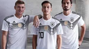 Las camisetas de los partidos, tanto de jugadores y porteros, ropa de entrenamiento, merchandising. Alemania Presento Su Camiseta Para El Mundial De Rusia 2018 Bendito Futbol