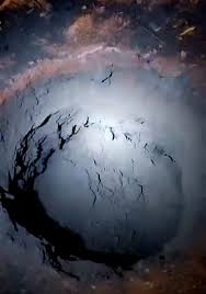 الطابية - الناطق الرسمي باسم قوات الشرطة السودانية في بيان: * انفجار لغم  أرضي من مخلفات الحرب بامتداد ناصر نتيحة إشعال حريق دون أي خسائر.. * الشرطة  تطوق موقع الانفجار وتحتوي الحريق