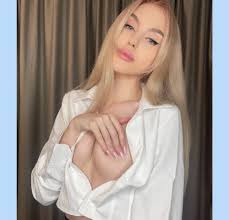 SophieBaley Stripchat webcam model - profile & free live sex show -  Camwhores4you.com