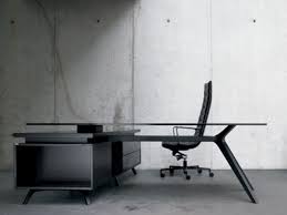 Da glas ein eher schweres material ist, sollten schreibtische, die oft umgestellt werden, vorzugsweise rollen aufweisen. Frezza Dr Executive Schreibtisch Mit Sideboard Schwarz Und Glasplatte Schwarz Eckschreibtische Arbeitsplatz Burotische Alle Buromobel 4bueromoebel De