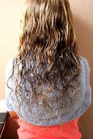 It leaves a subtle shine, and my hair feels moisturized for long periods of time. Coconut Oil For Dry Frizzy Curly Hair