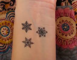 Epingle Par Beraude Chapelle Sur Tattoos Tatouage Idees De Tatouages Tatouage Flocon De Neige