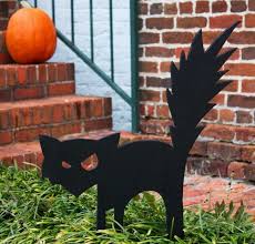 Gruselige Halloween Deko Ideen Schwarze Katze Aus Papier Halloween Gartendeko Halloween Grabsteine Halloween Selber Machen