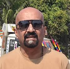 How many times to feed discus fishes in a bare bottom tank with granules?