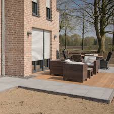Hier Seht Ihr Eine Terrasse Uber Eck Aus Terrassenplatten In Anthrazit Grosse 60x Terrassenplatten Terrasse Steinterrasse