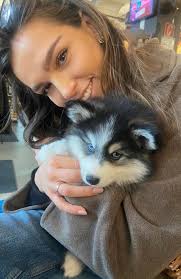 How cute 🐶🥰 New addition to the family, dear Lili? 🤩🫶🏼🤩